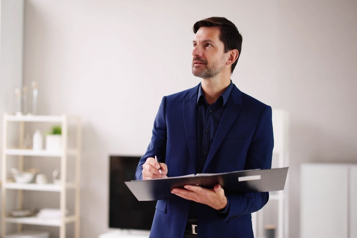 Divorce appraisal being done by an expert appraiser.