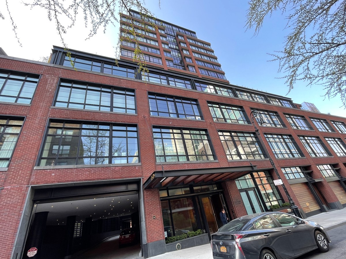 Exterior view of 150 Charles Street condominium in Manhattan